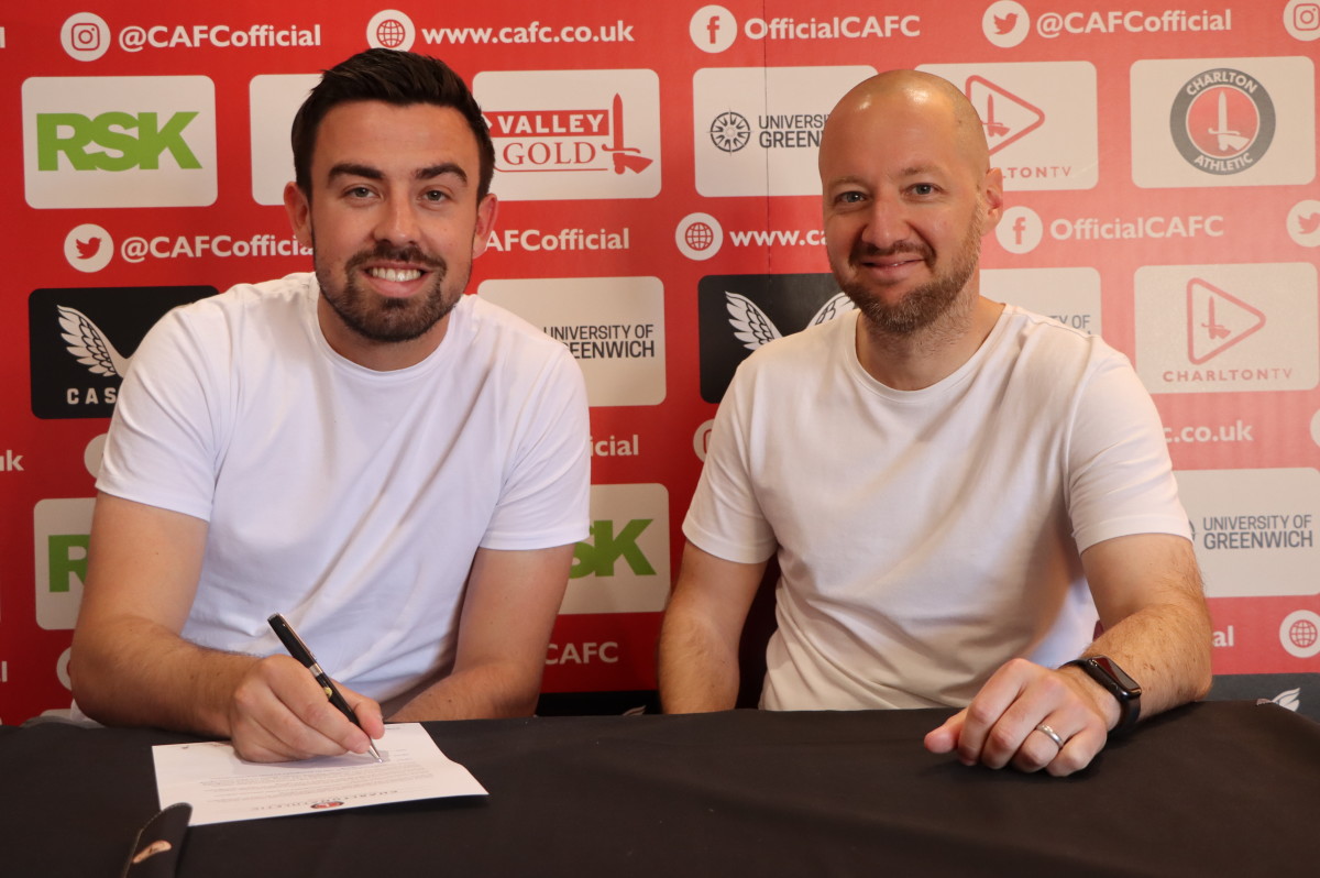 New signing Eoghan O'Connell alongside Manager Ben Garner