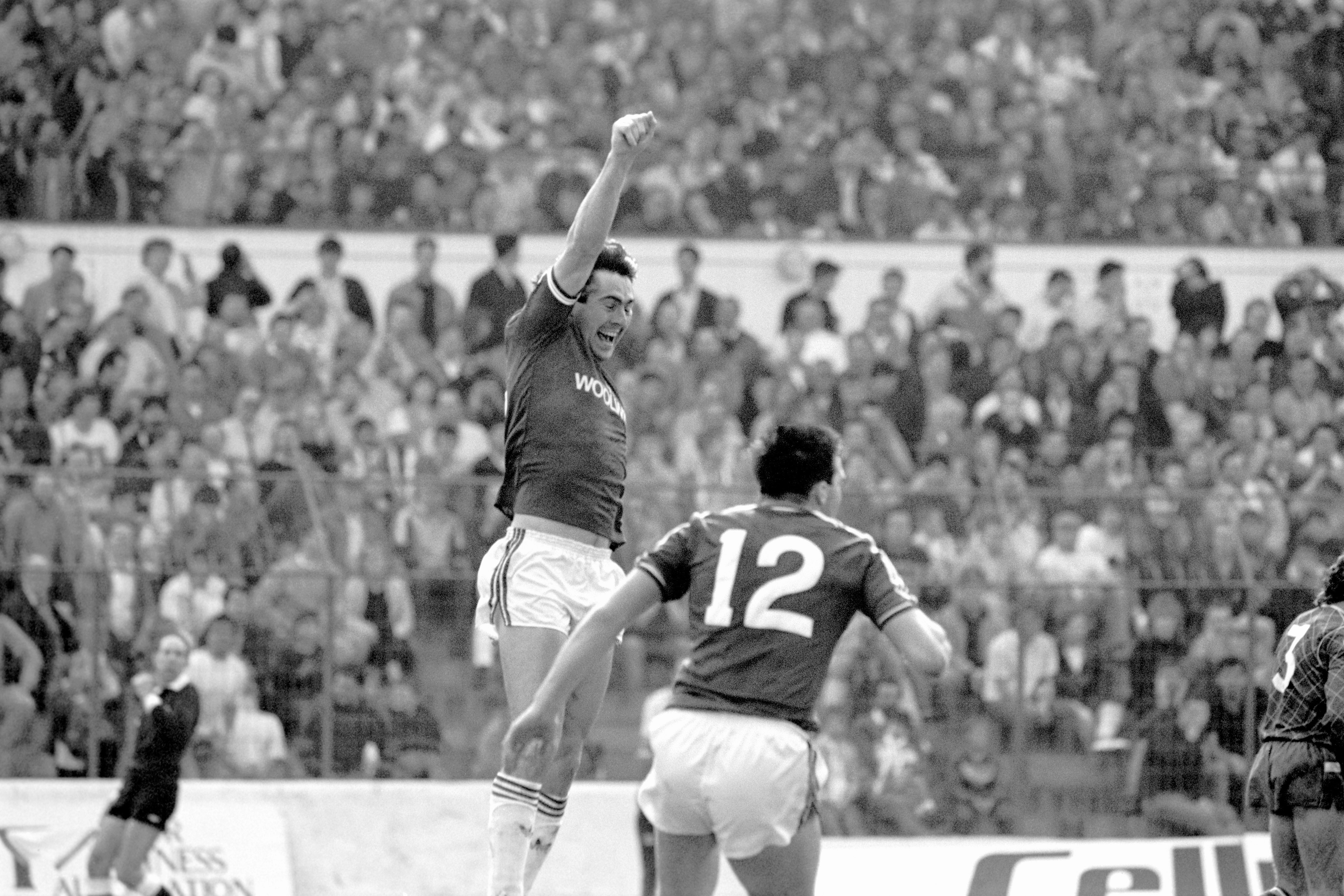 Paul Miller equalises against Chelsea in 1988