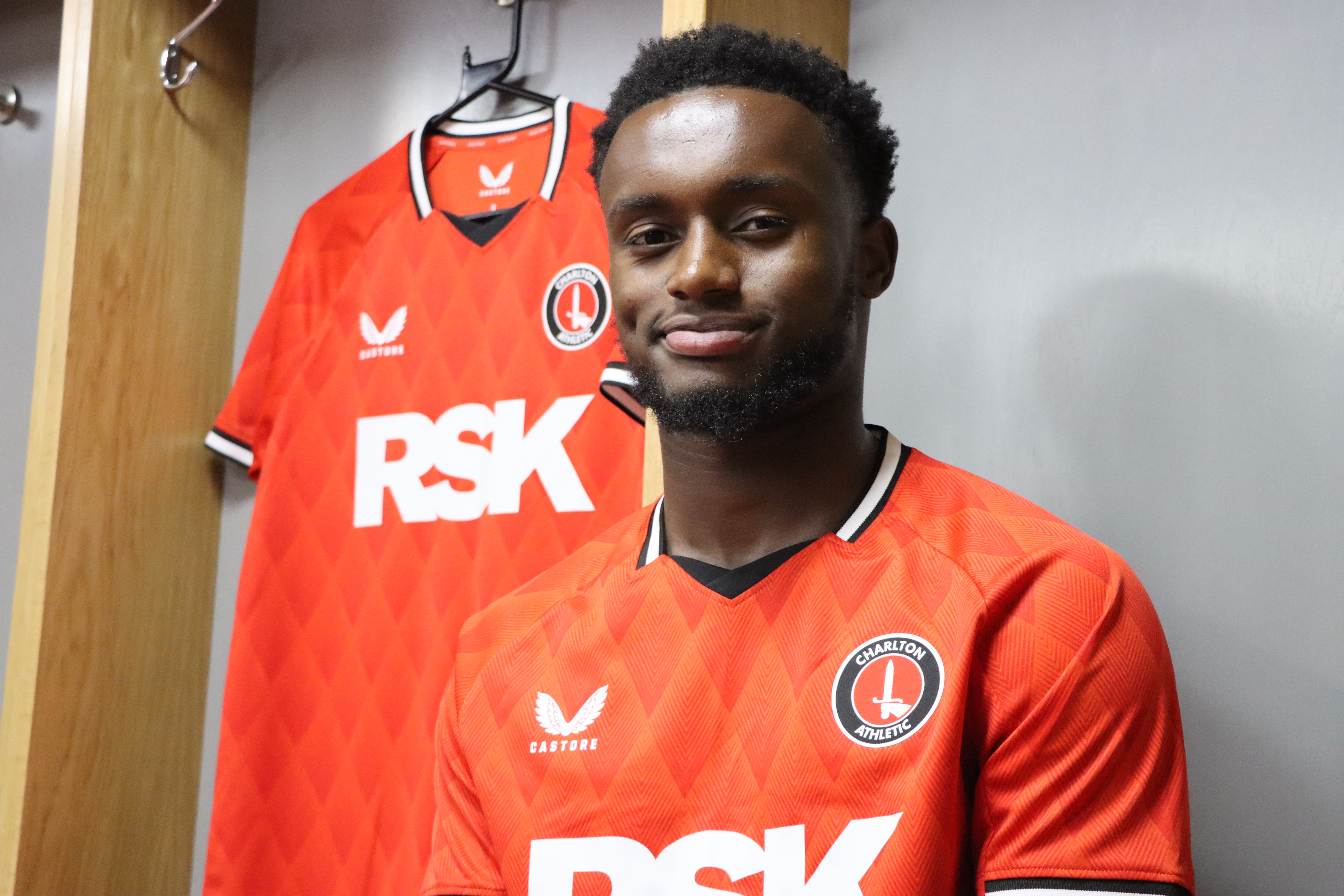 Steven Sessegnon dons the Addicks' new 2022/23 home shirt in Charlton's dressing room