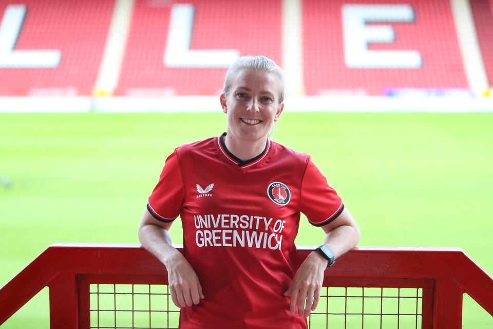 Kate Longhurst signing