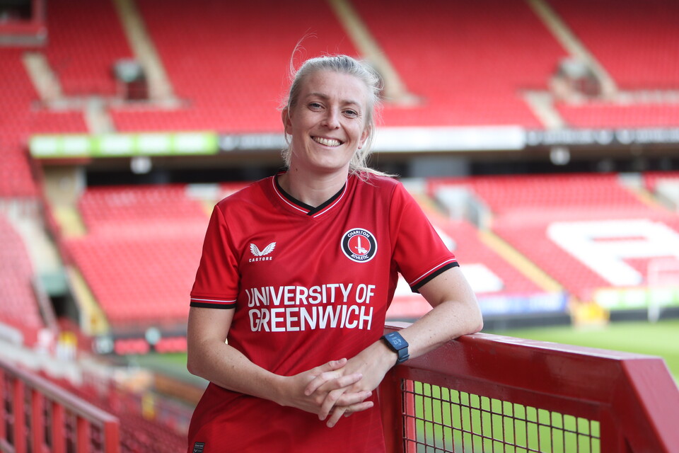 Kate Longhurst signing