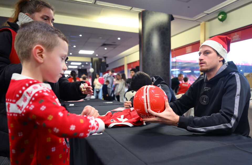 Signing Session