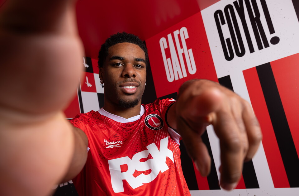Fevrier signs 
