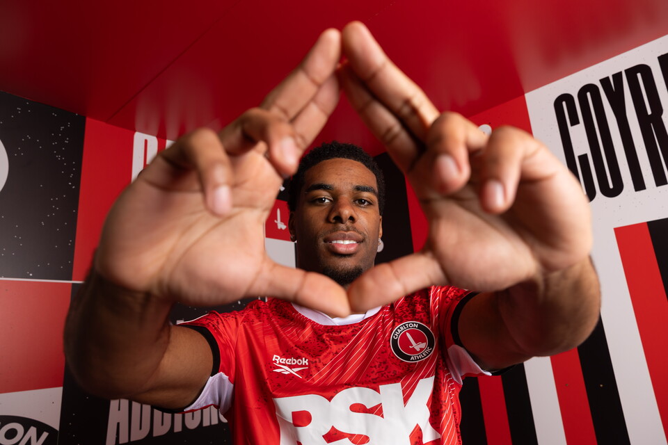 Fevrier signs 