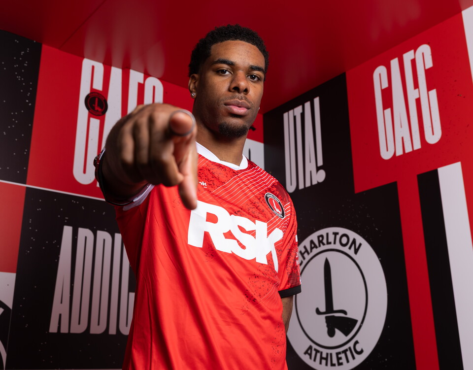 Fevrier signs 