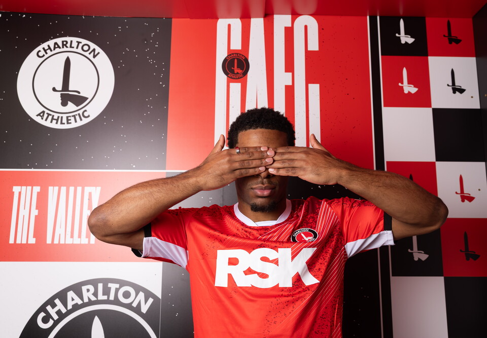 Fevrier signs 