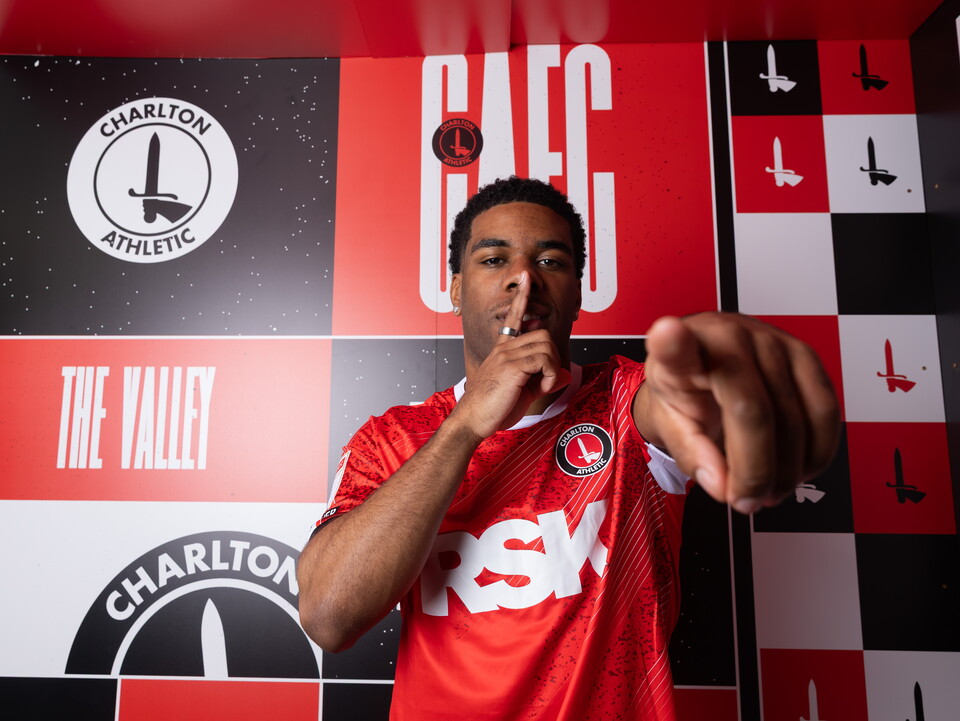 Fevrier signs 