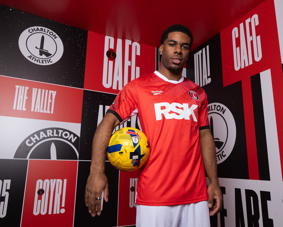 Fevrier signs 