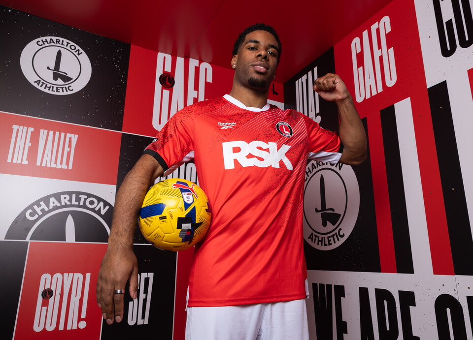 Fevrier signs 