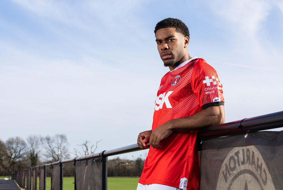 Fevrier signs 