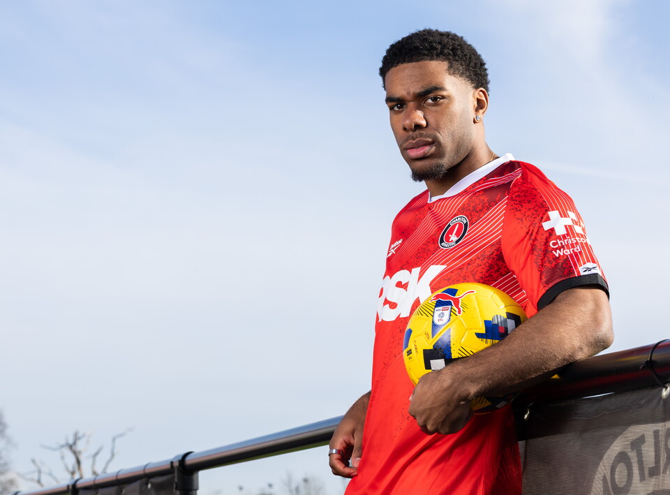 Fevrier signs 