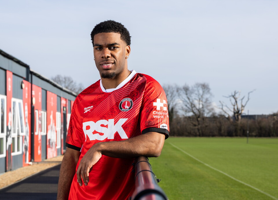 Fevrier signs 