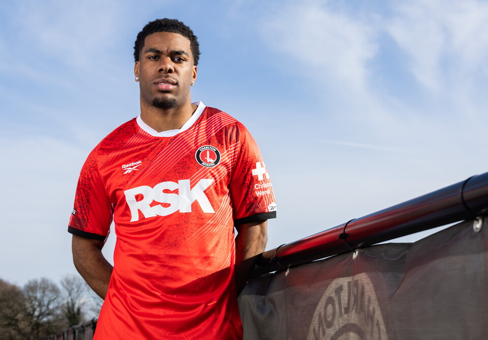 Fevrier signs 
