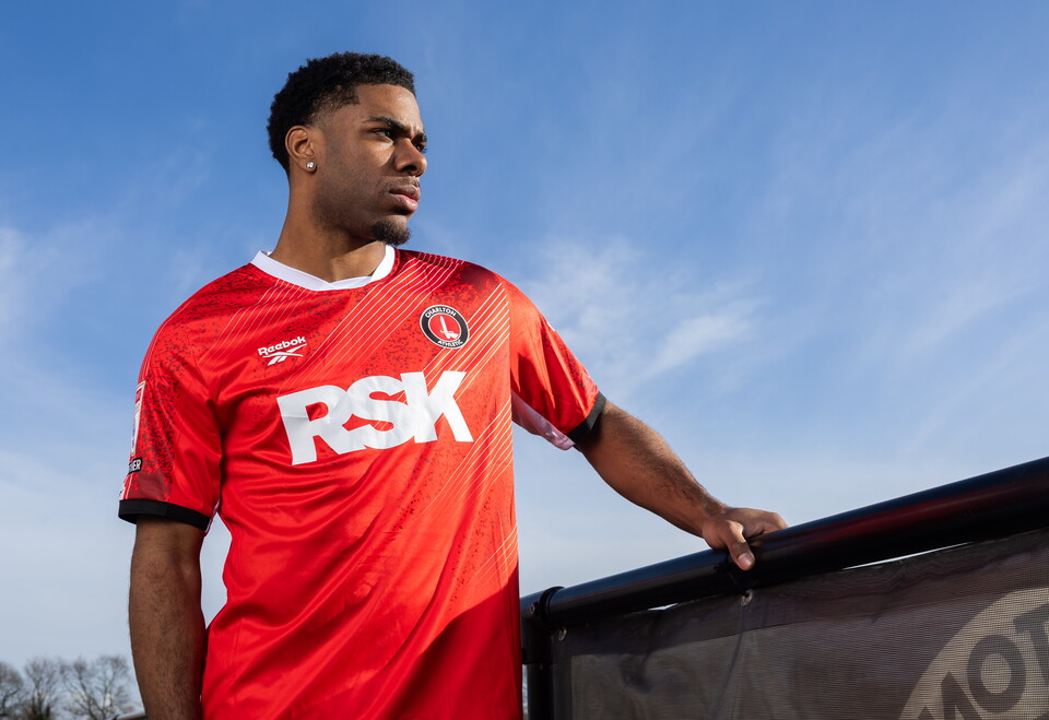 Fevrier signs 