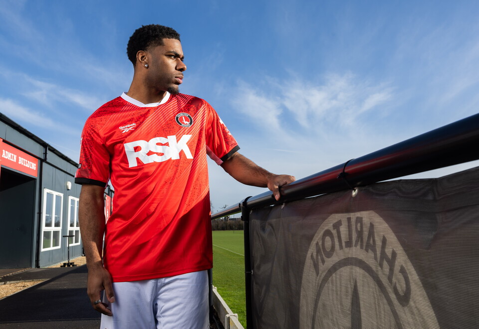 Fevrier signs 