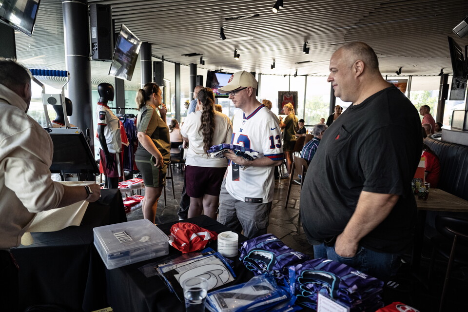 Fans and shirts at women's season preview event