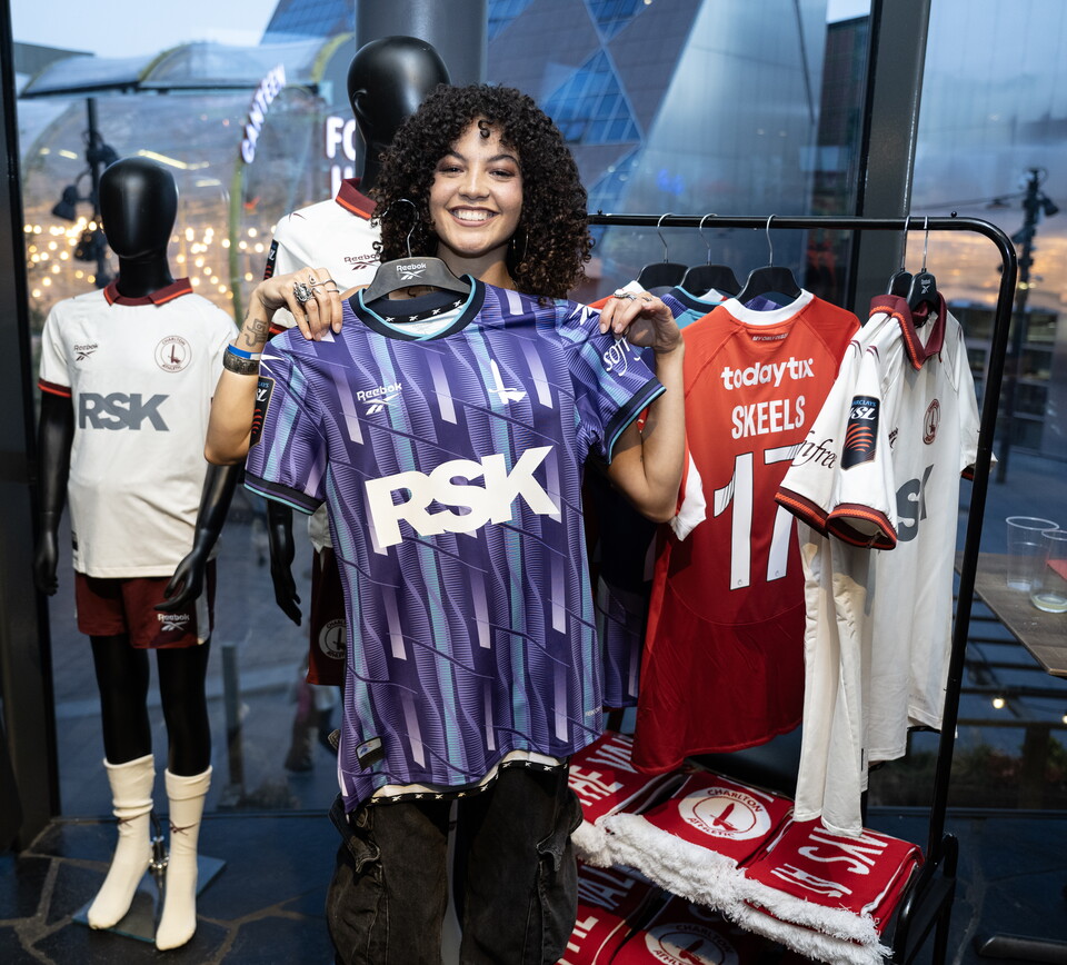 Fans and shirts at women's season preview event