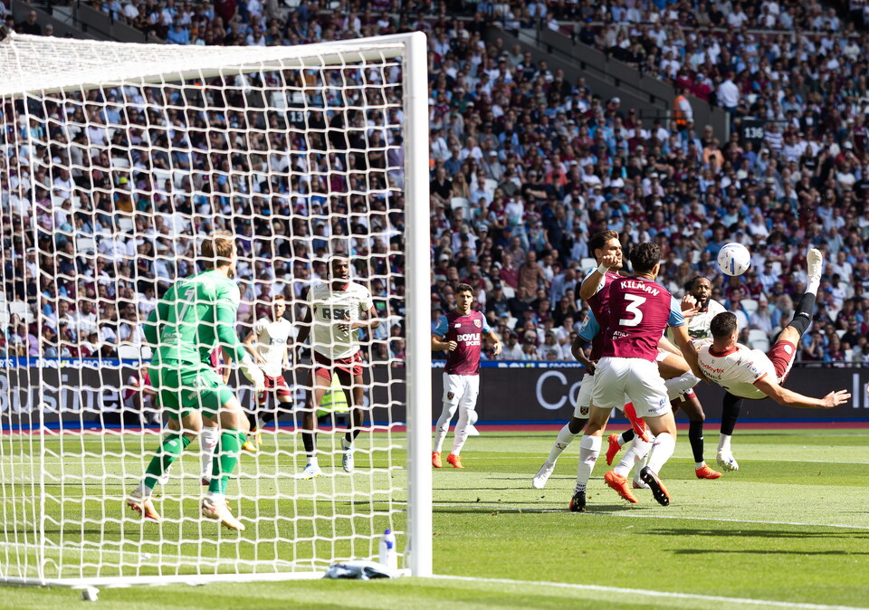 Lloyd Jones' goal