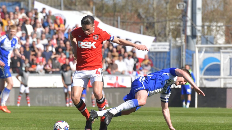 Charlton battling for the ball