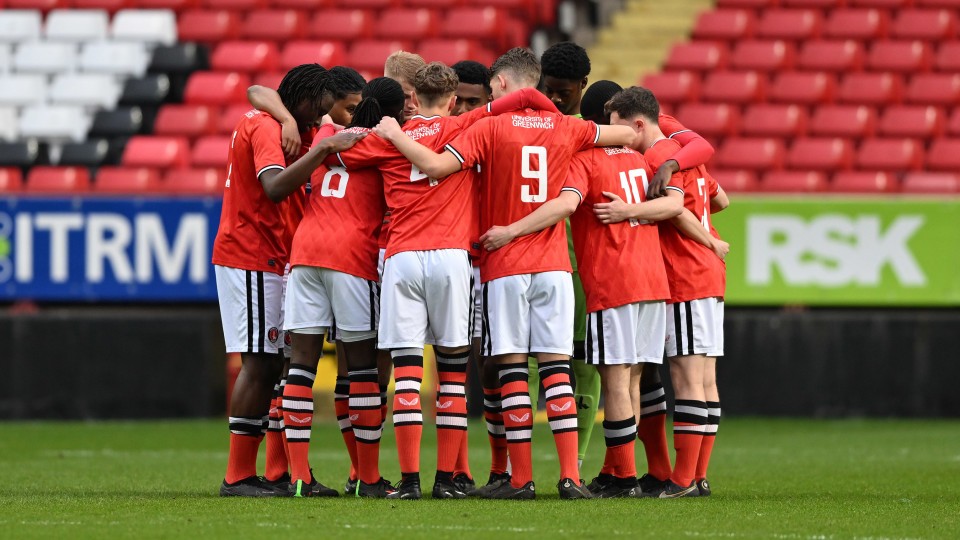 U18 huddle