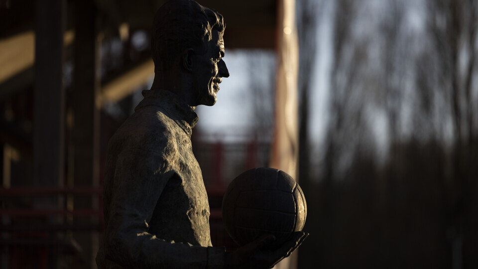 Sam Bartram statue