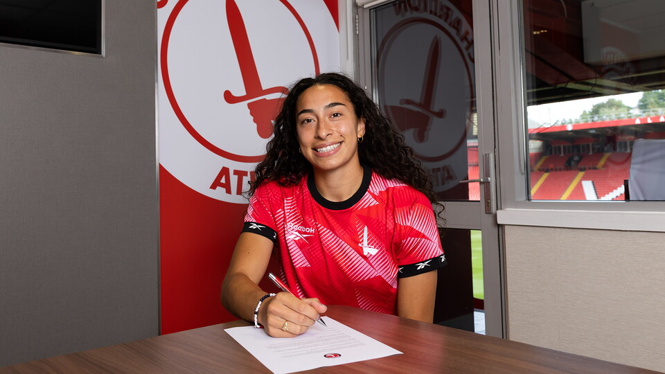 Lucia Lobato Contract Signing