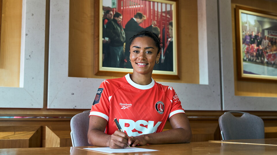 Linda Signing