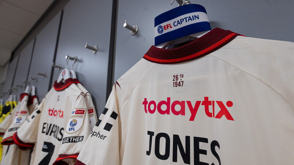 Lloyd Jones' captains armband